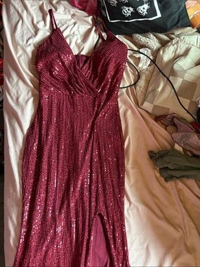 Women’s Sequin Burgundy Evening Dress with Spaghetti Straps